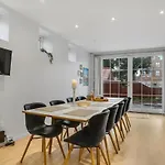 3 Bedroom Beautiful In Prázdninový dům